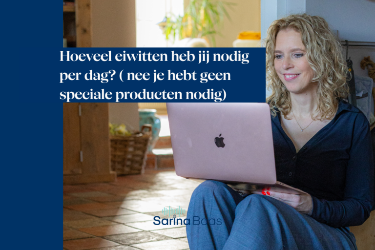 Hoeveel eiwit per dag: bord met eieren, kipfilet, zalm en kwark